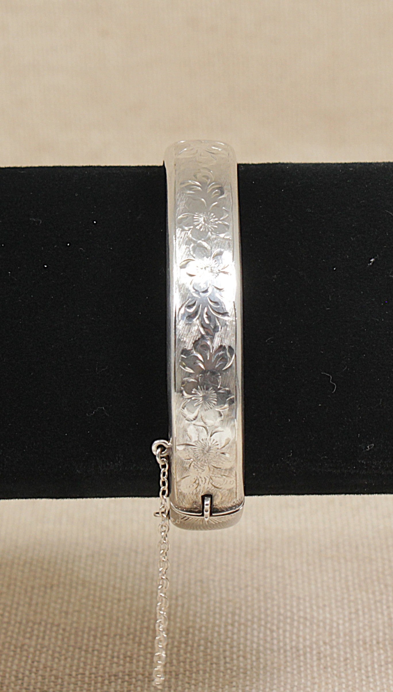 Classic Vintage Sterling Silver Hinged Bangle Bracelet - 7 ¼"