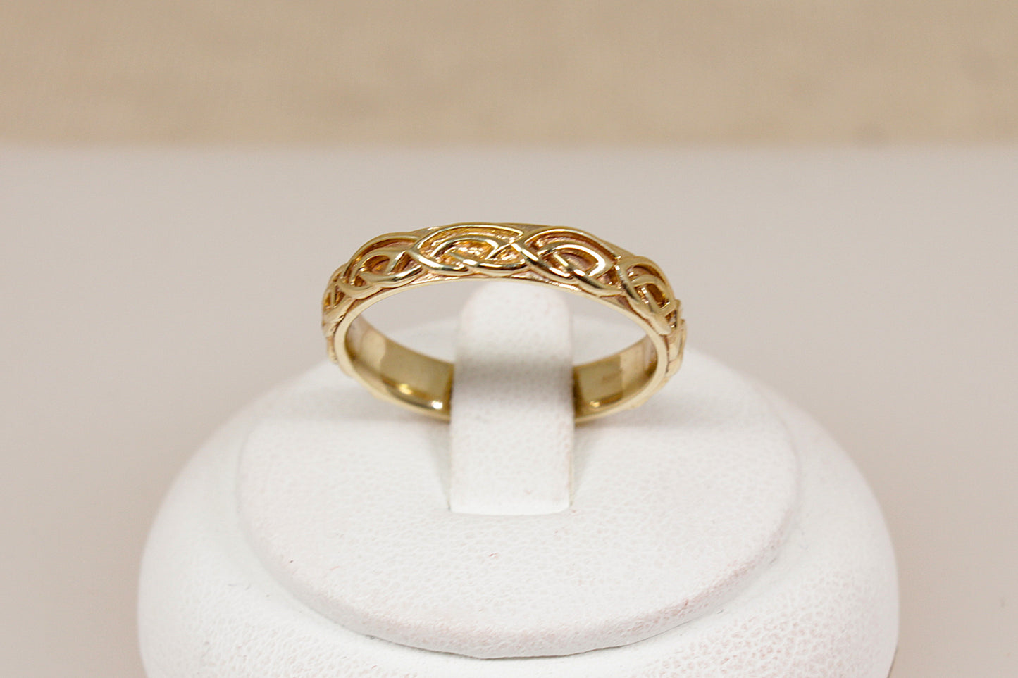 Stunning 9ct Welsh Gold ‘Annwyl’ Celtic Knot Wedding Band by Clogau
