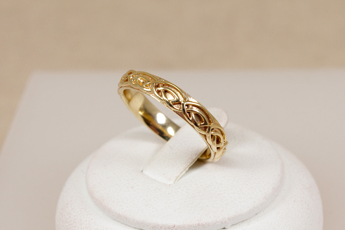 Stunning 9ct Welsh Gold ‘Annwyl’ Celtic Knot Wedding Band by Clogau