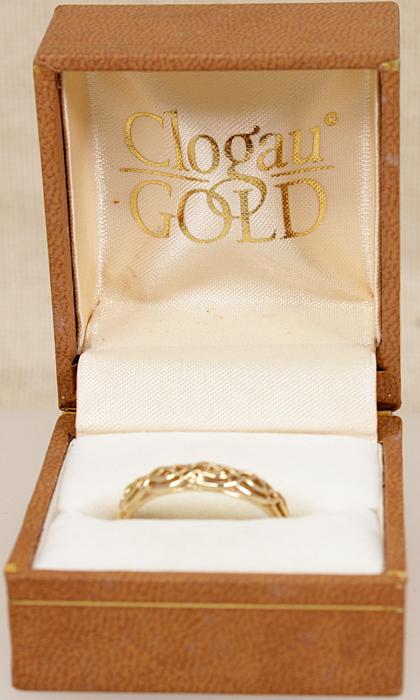 Stunning 9ct Welsh Gold ‘Annwyl’ Celtic Knot Wedding Band by Clogau