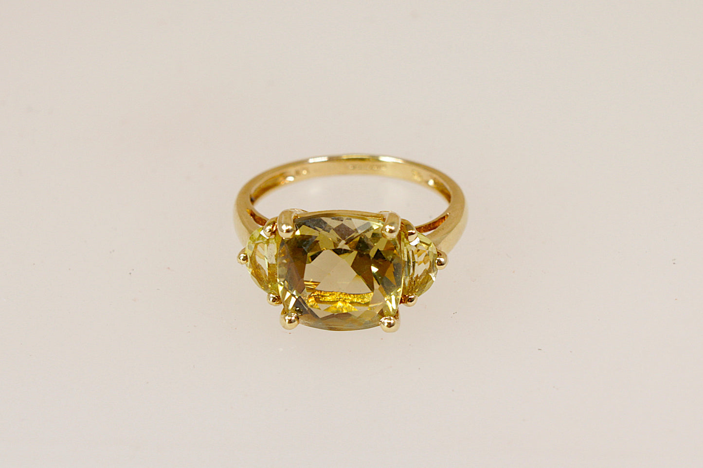 Striking 9ct Gold Lemon Citrine Statement Ring