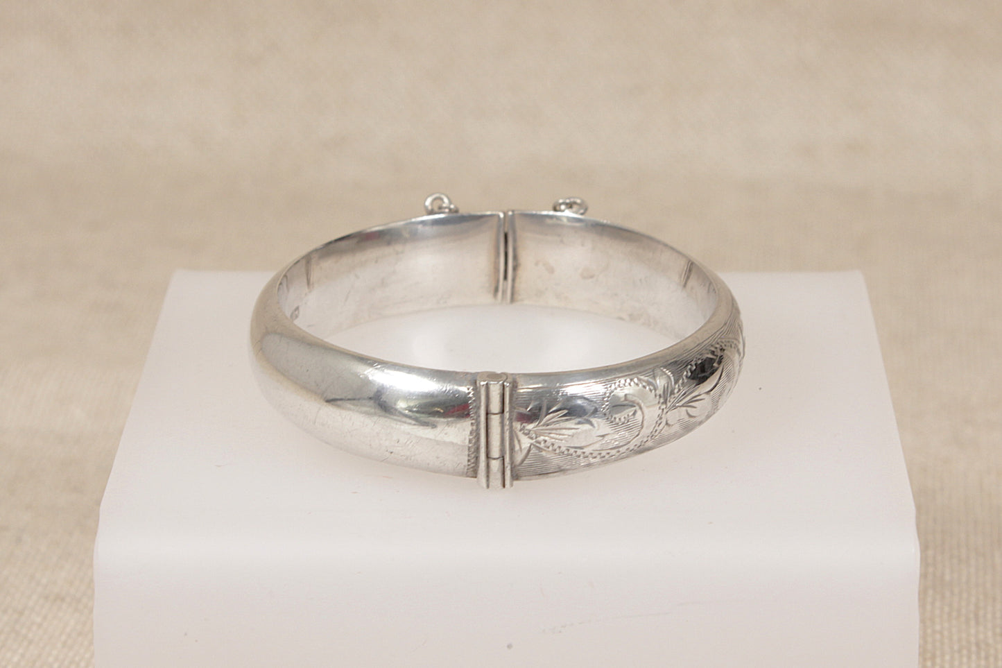 Classic Vintage Sterling Silver Hinged Bangle Bracelet - 7"