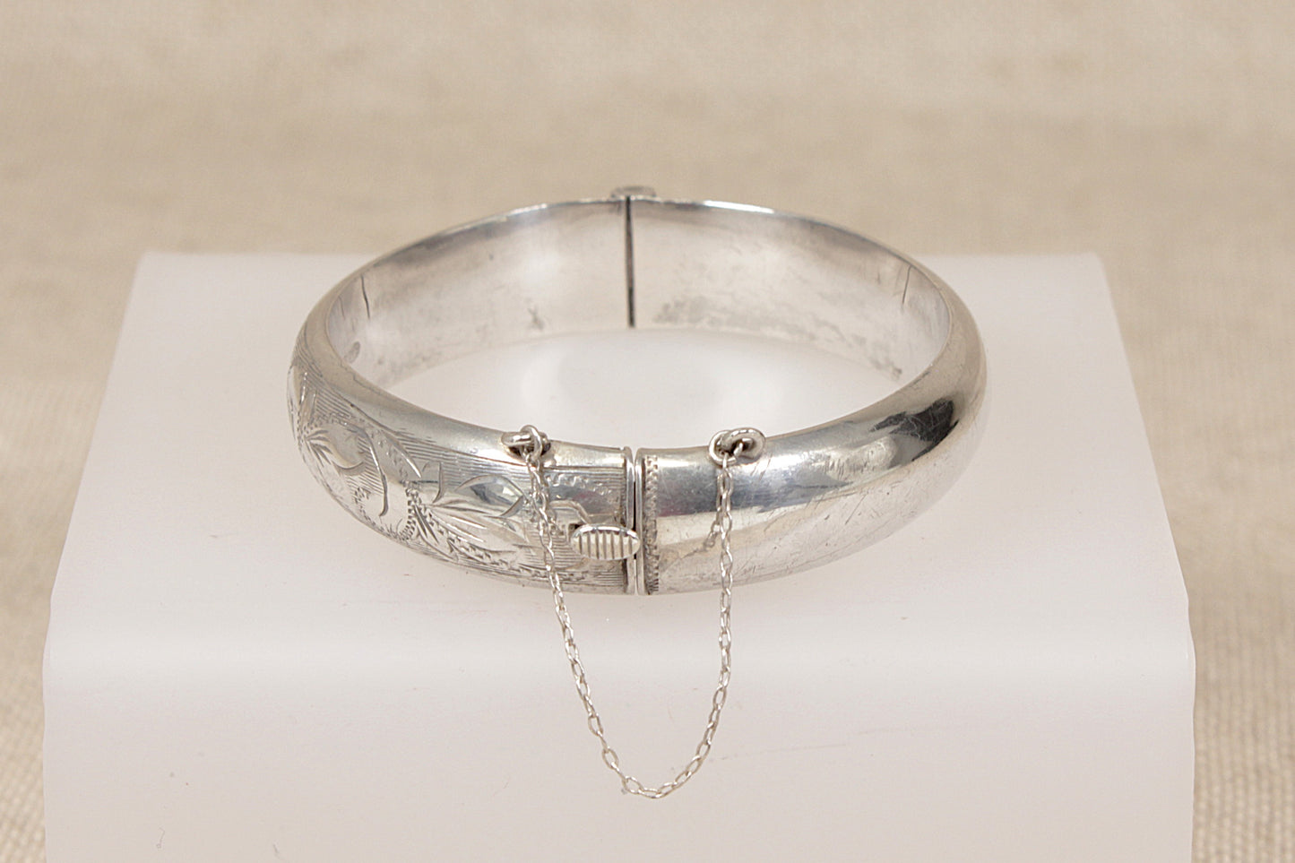 Classic Vintage Sterling Silver Hinged Bangle Bracelet - 7"