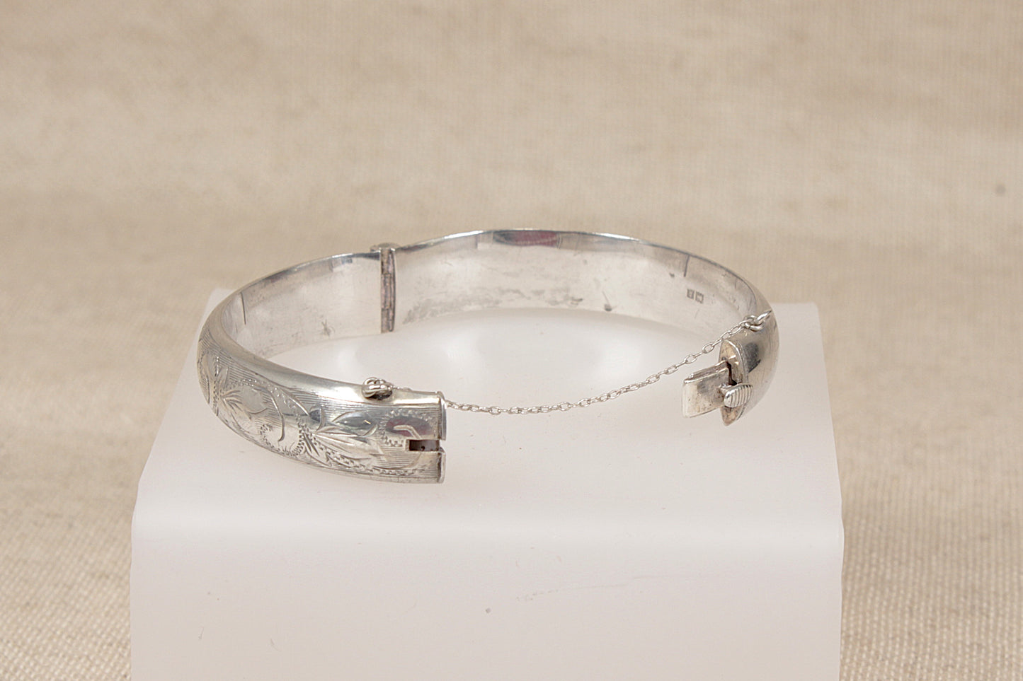 Classic Vintage Sterling Silver Hinged Bangle Bracelet - 7"