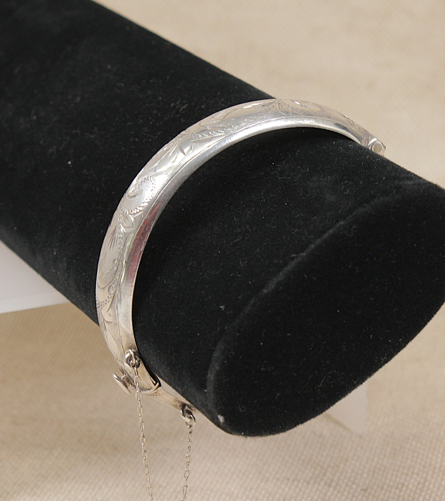 Classic Vintage Sterling Silver Hinged Bangle Bracelet - 7"
