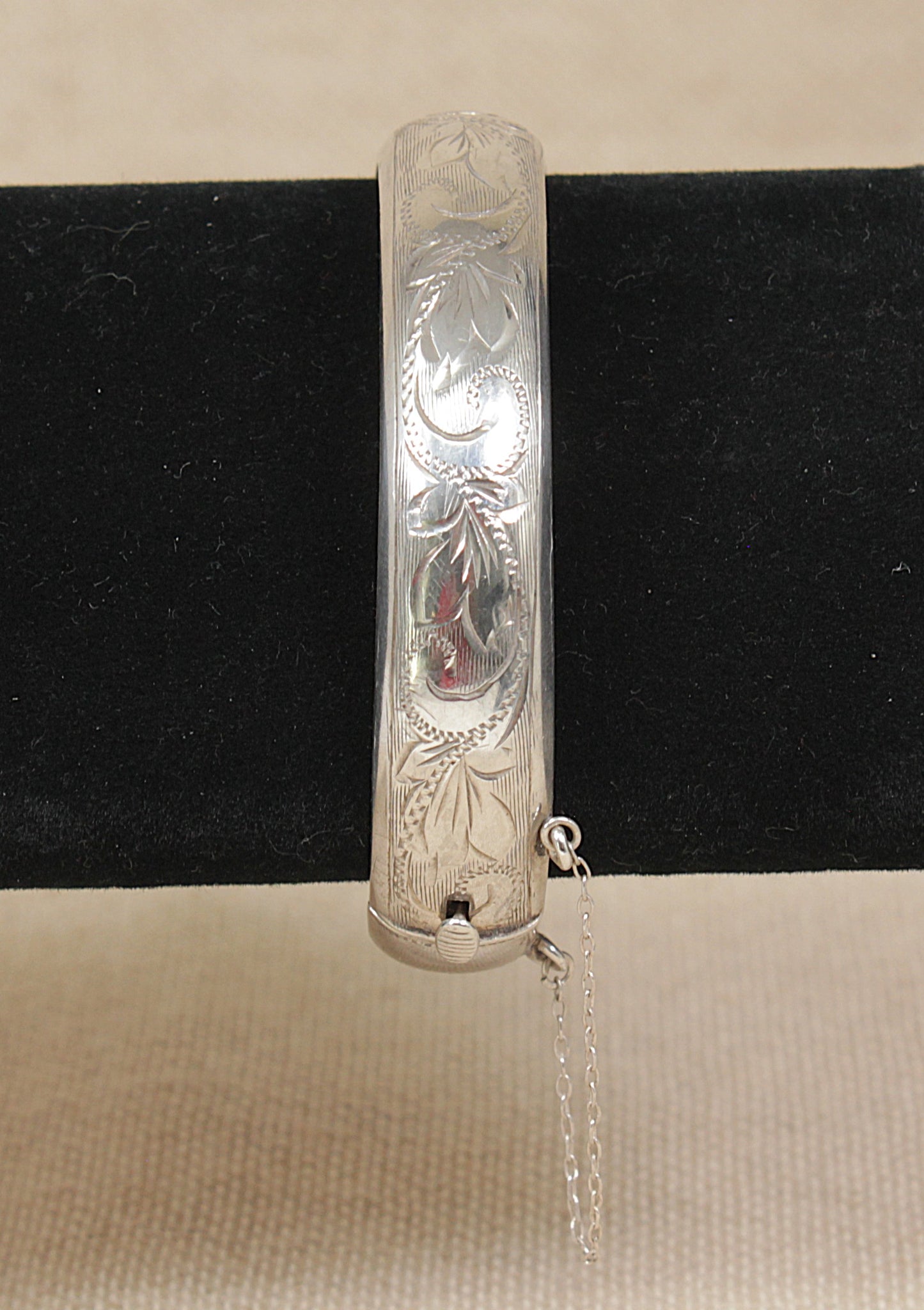 Classic Vintage Sterling Silver Hinged Bangle Bracelet - 7"