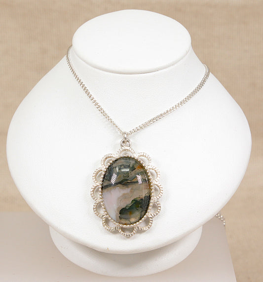 Impressive Vintage Sterling Silver & Moss Agate Pendant and Chain Necklace.