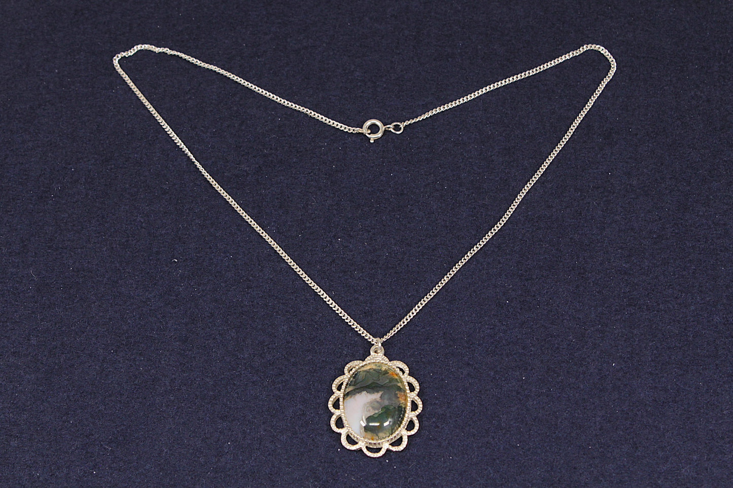 Impressive Vintage Sterling Silver & Moss Agate Pendant and Chain Necklace.