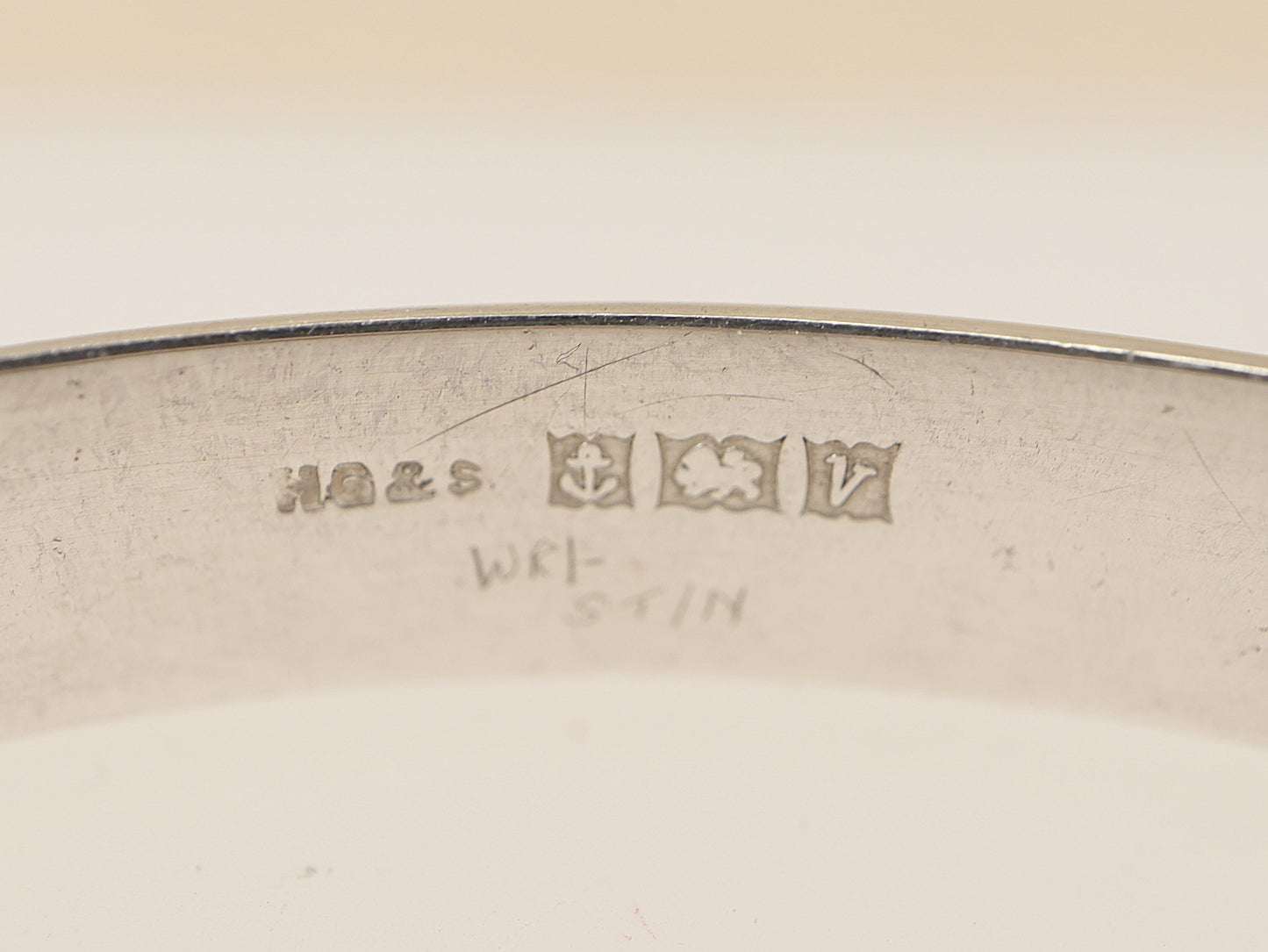 Beautiful Vintage Silver Floral Engraved Hinged Bangle Bracelet - 7"