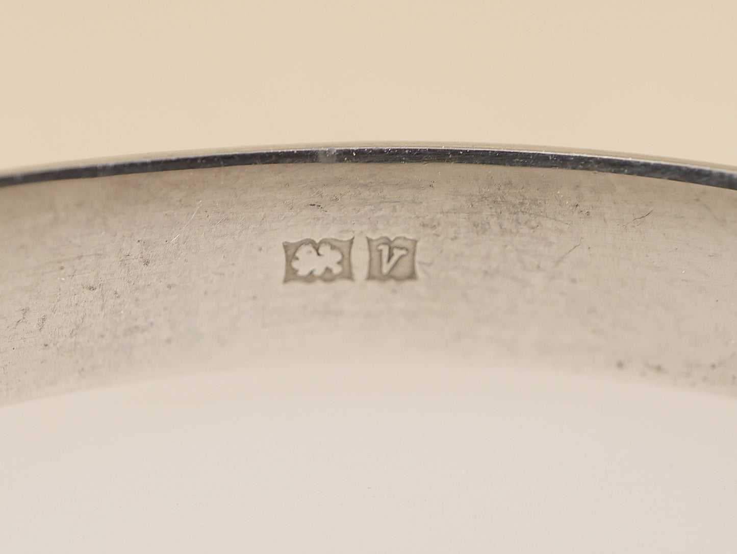 Beautiful Vintage Silver Floral Engraved Hinged Bangle Bracelet - 7"
