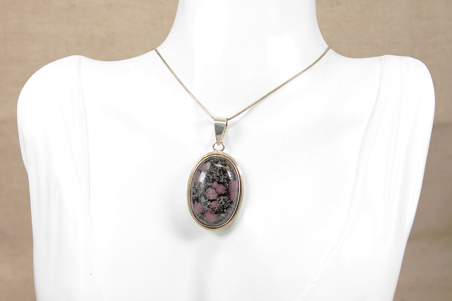 Impressive Sterling Silver Spotted Jasper Agate Pendant Necklace