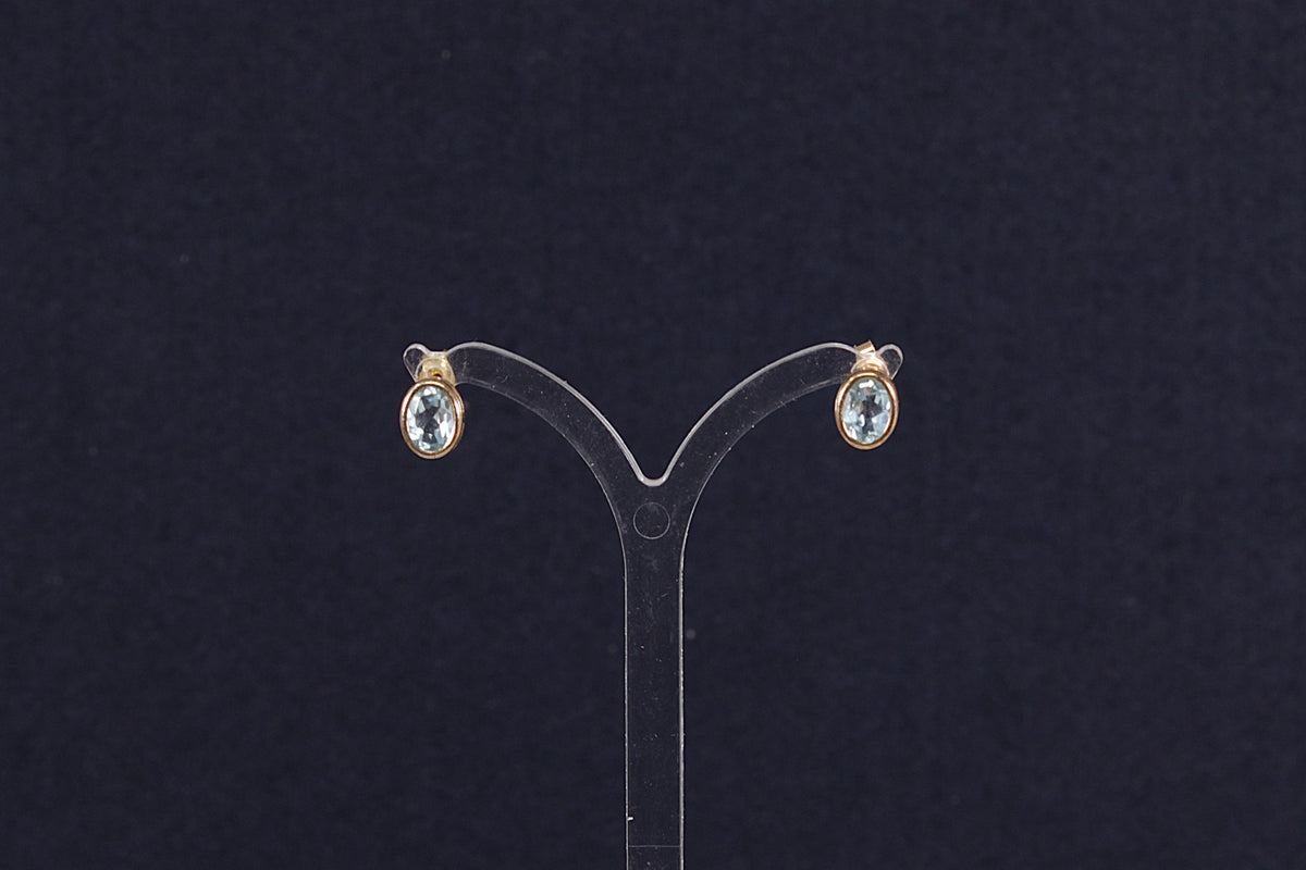 Stylish 9ct Gold Blue Topaz Stud Earrings