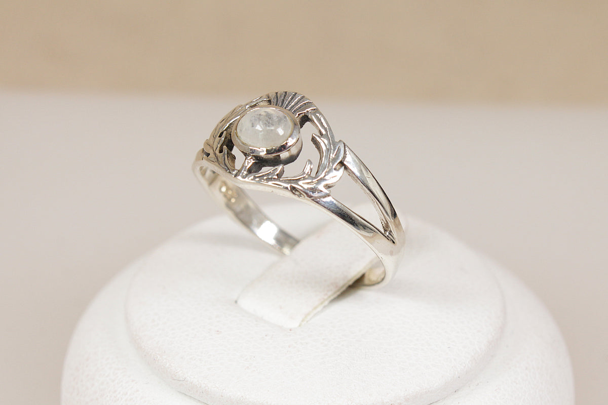 Finely Made Scottish Design Sterling Silver Moonstone Solitaire Ring