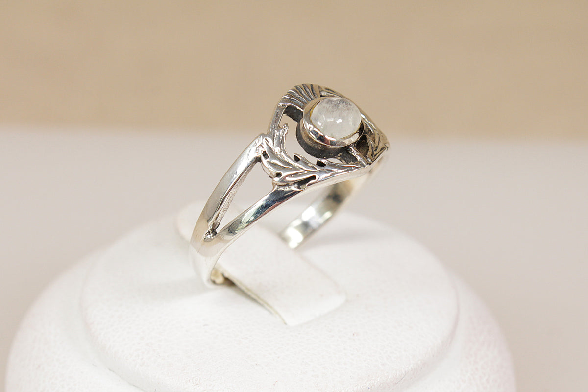 Finely Made Scottish Design Sterling Silver Moonstone Solitaire Ring