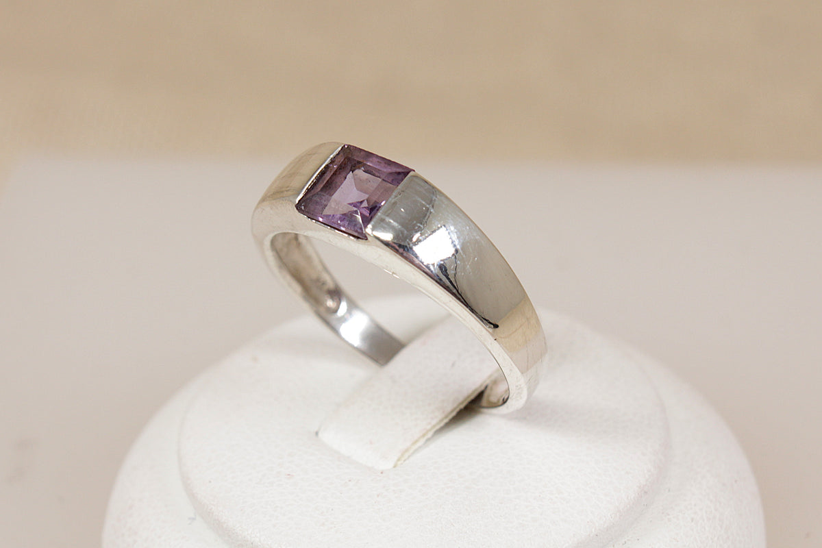 Stylish Kit Heath Sterling Silver Amethyst Geometric Ring