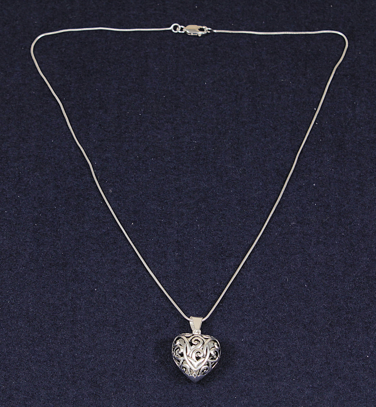 Silver Openwork Heart Pendant & Chain Necklace