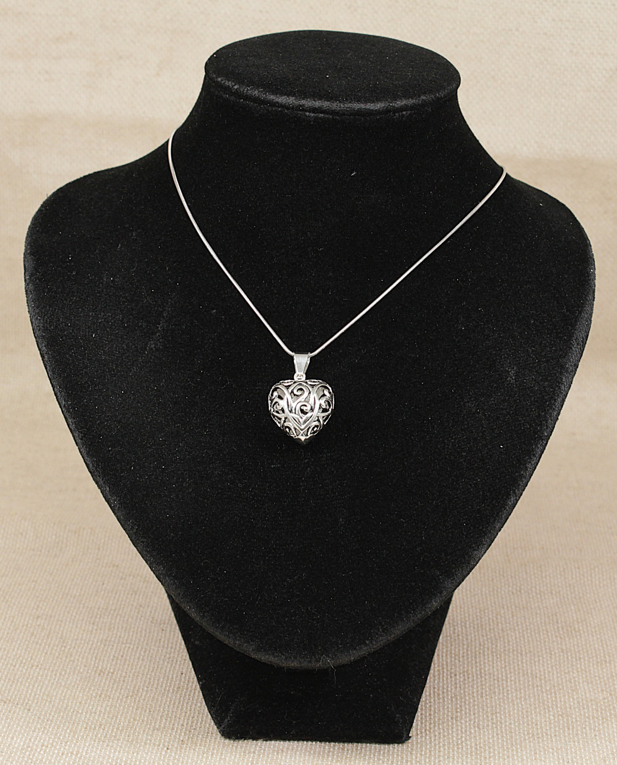 Silver Openwork Heart Pendant & Chain Necklace