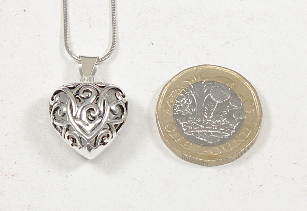 Silver Openwork Heart Pendant & Chain Necklace