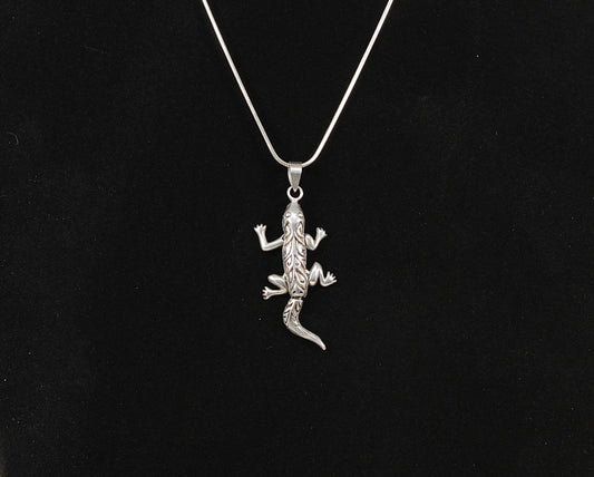 Cute Finely Made Sterling Silver Gecko Pendant & Chain Necklace