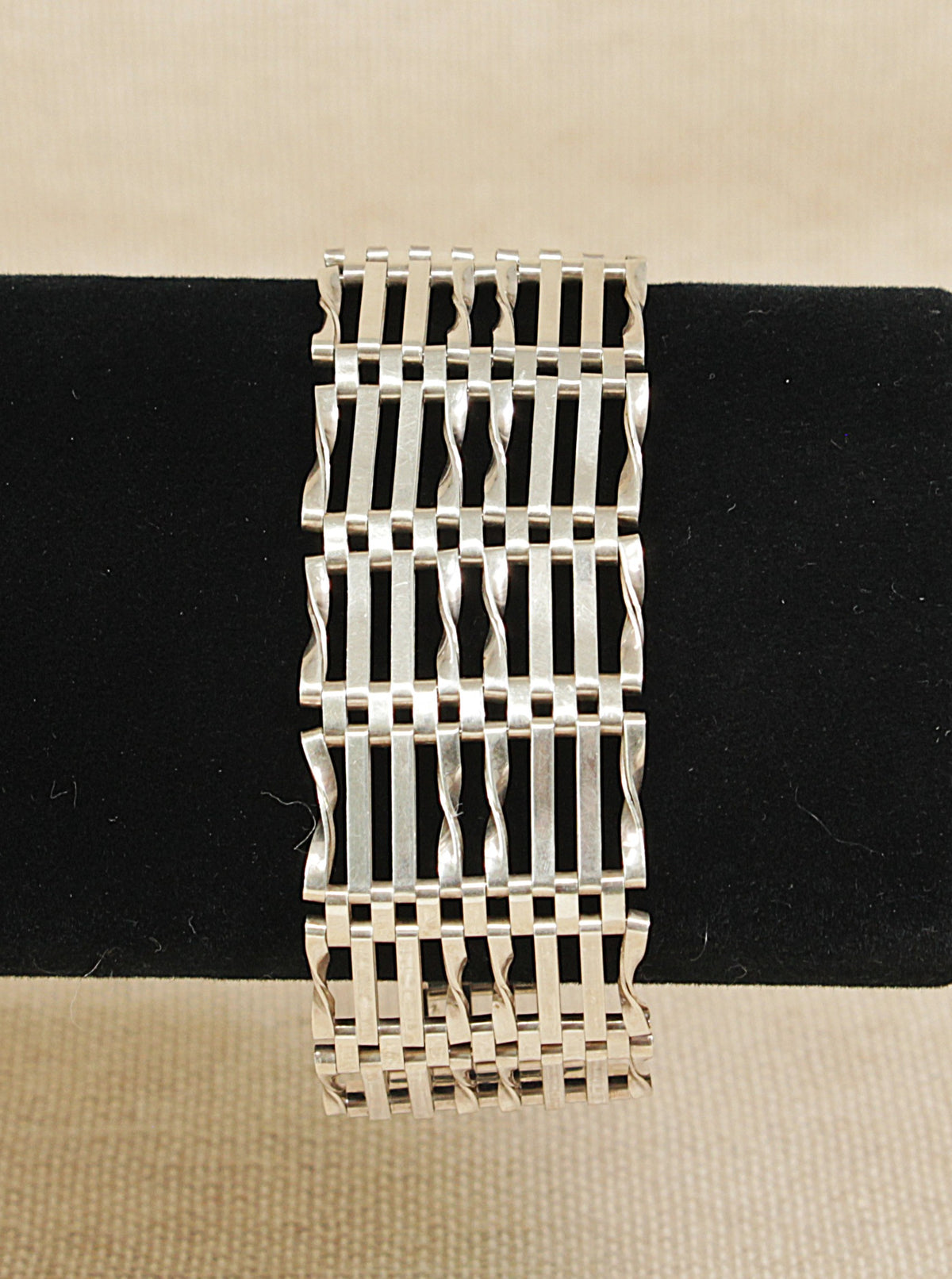 Classic Vintage Sterling Silver 8-Bar Gate Bracelet – London 1979