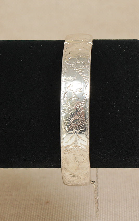Vintage 1971 Sterling Silver Hinged Bangle with Etched Decoration