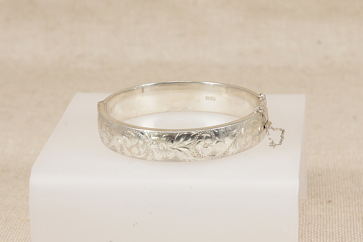 Vintage 1971 Sterling Silver Hinged Bangle with Etched Decoration