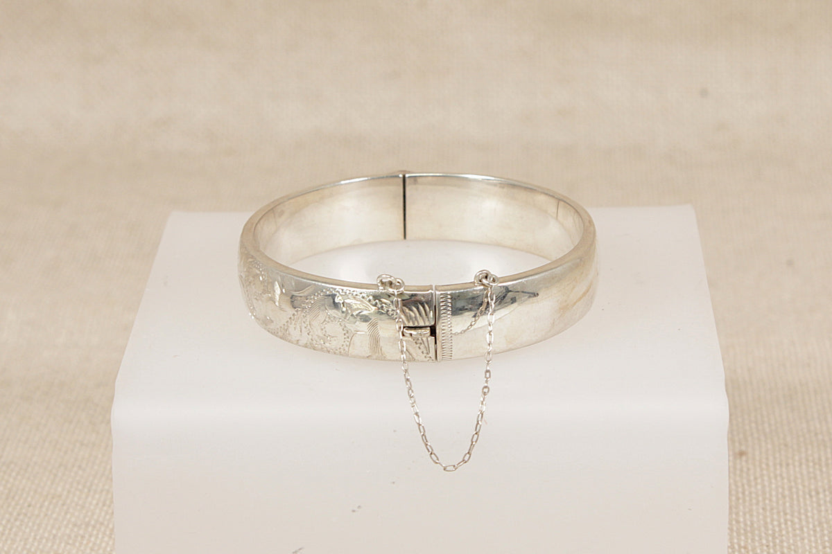 Vintage 1971 Sterling Silver Hinged Bangle with Etched Decoration