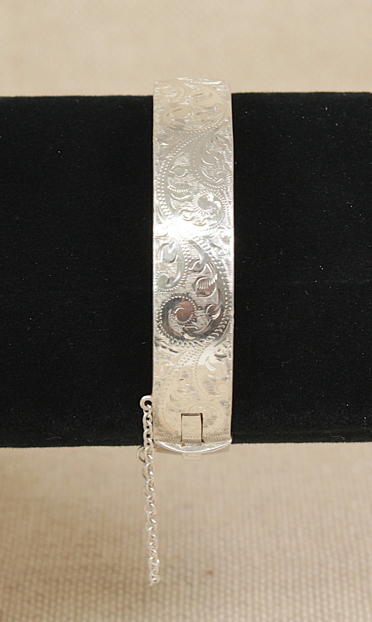 Vintage 1961 Solid Sterling Silver Hinged Bangle
