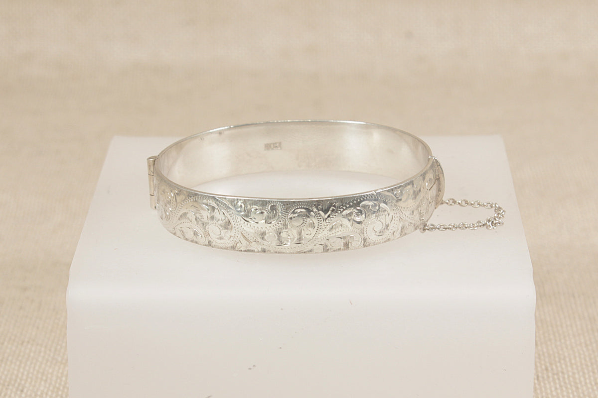 Vintage 1961 Solid Sterling Silver Hinged Bangle