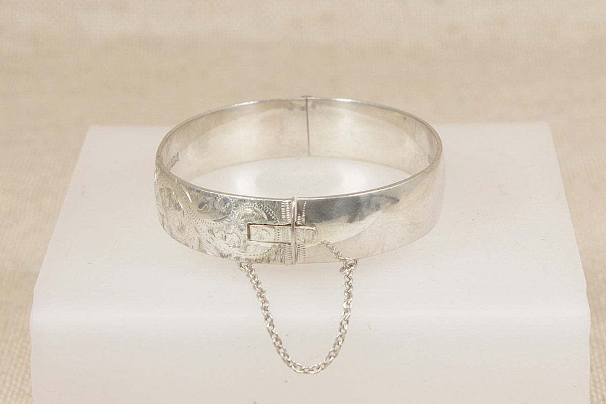 Vintage 1961 Solid Sterling Silver Hinged Bangle