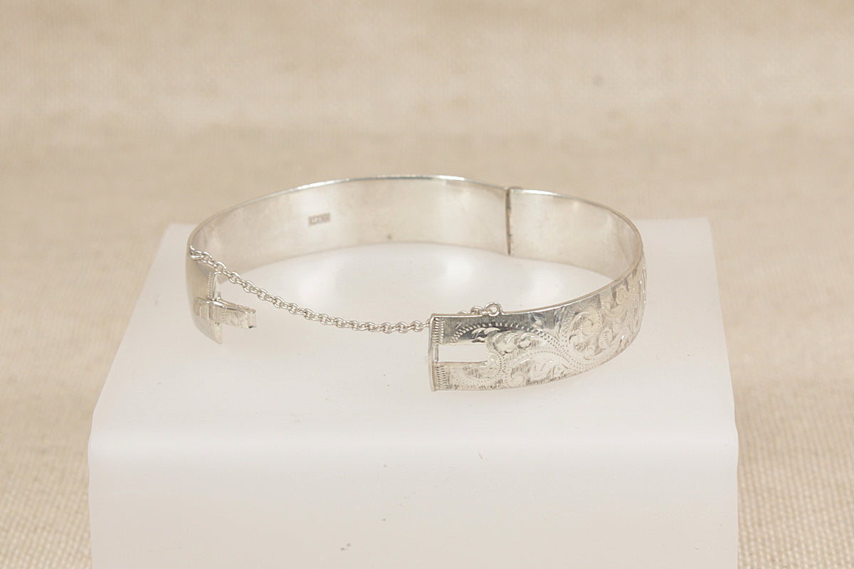 Vintage 1961 Solid Sterling Silver Hinged Bangle