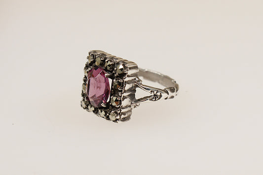 This stunning Silver, Art Deco ring with Amethyst coloured paste stone, combines vintage charm with sophisticated detail. It is in excellent condition and inside the band it is stamped Silver. UK Finger size N.