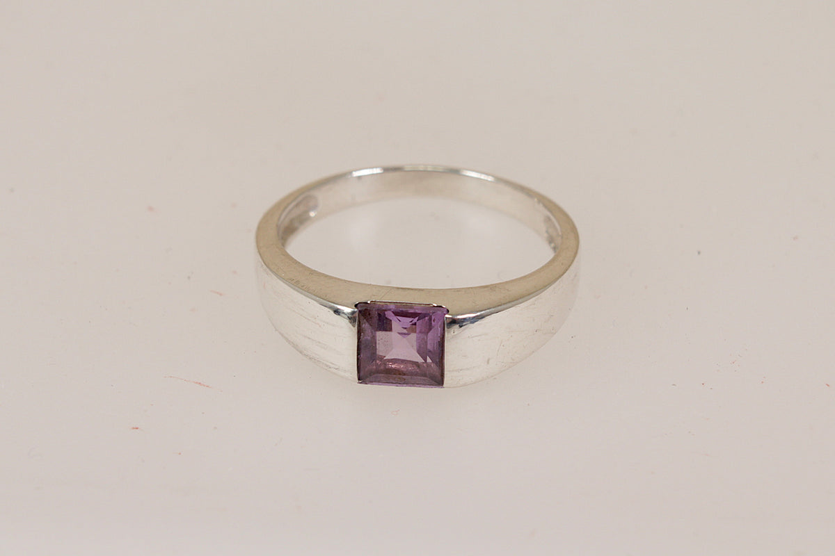 Stylish Kit Heath Sterling Silver Amethyst Geometric Ring